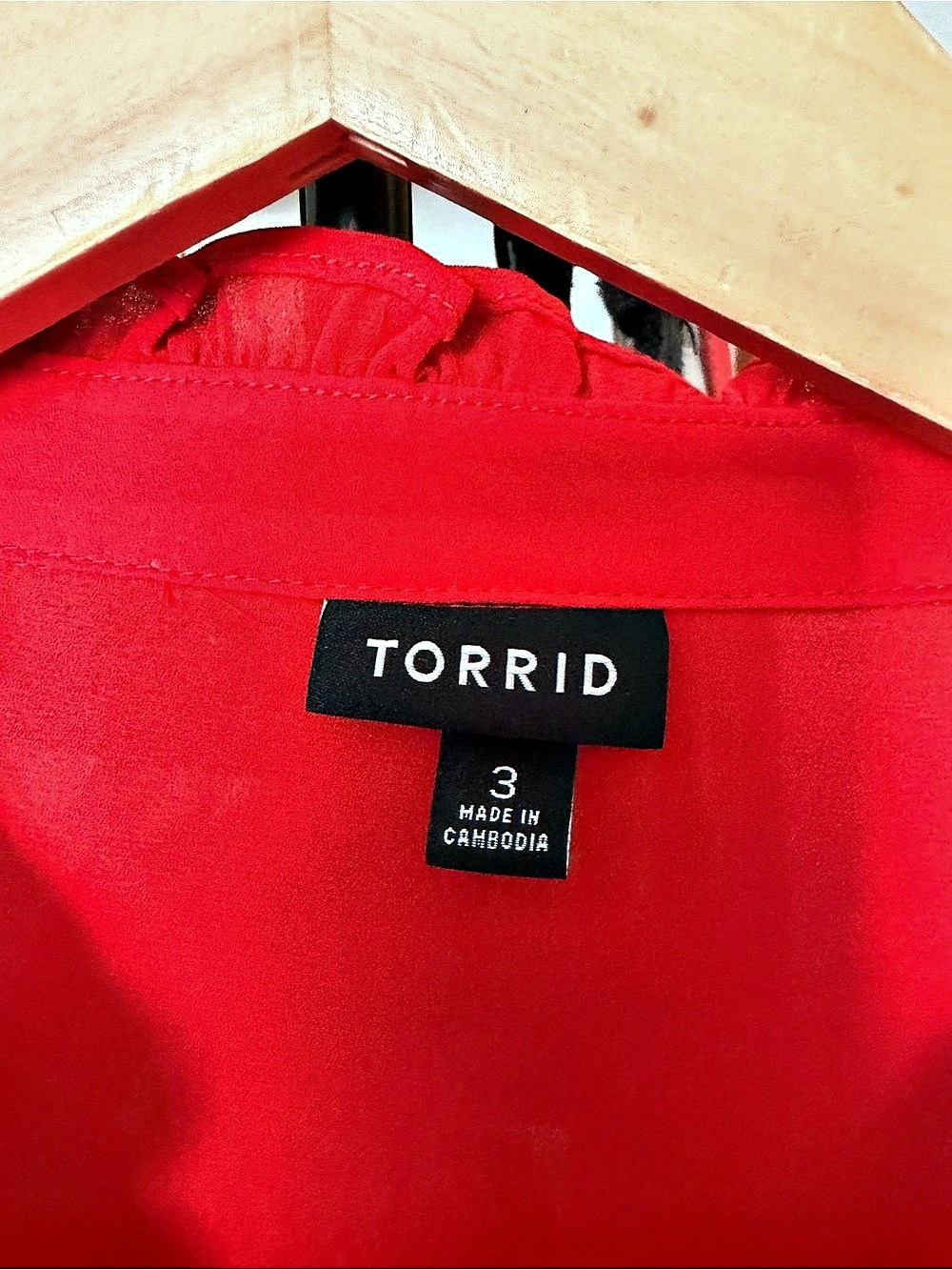 Torrid Red Polyester Ruffle Cuff Blouse Size 3 - Picture 2 of 4